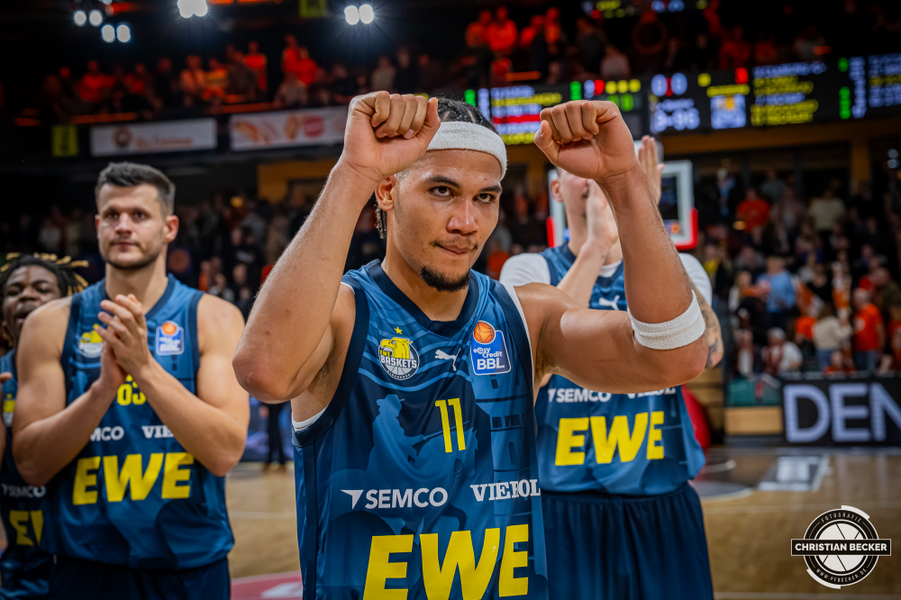 1. Basketball Bundesliga, easyCredit BBL, Saison 2025/2026, Herren, Hauptrunde, 13. Spieltag, 29.12.2025, RASTA Vechta - EWE Baskets Oldenburg
Nicholas Tischler (#11 - EWE Baskets Oldenburg) nach der Partie
Schlüsselwörter: 1. Bundesliga;13. Spieltag;29.12.2025;BBL;Basketball;Baskets;EWE;Hauptrunde;Liga;Oldenburg;RASTA;RASTA Dome;Saison 2025/2026;Vechta;easycredit