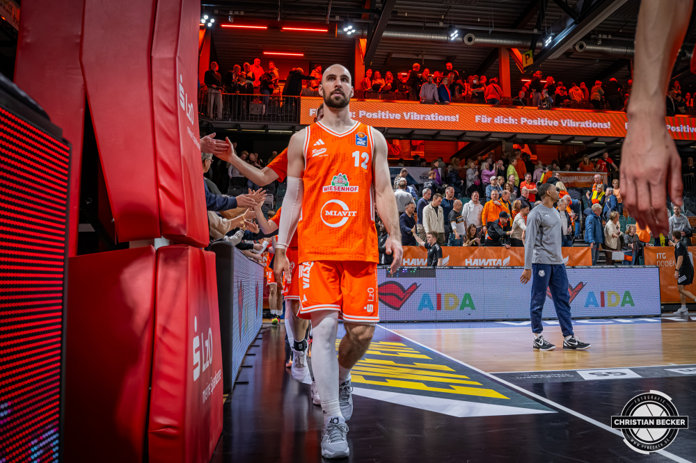 1. Basketball Bundesliga, easyCredit BBL, Saison 2025/2026, Herren, Hauptrunde, 13. Spieltag, 29.12.2025, RASTA Vechta - EWE Baskets Oldenburg
Tommy Kuhse (#12 - RASTA Vechta) nach der Partie
Schlüsselwörter: 1. Bundesliga;13. Spieltag;29.12.2025;BBL;Basketball;Baskets;EWE;Hauptrunde;Liga;Oldenburg;RASTA;RASTA Dome;Saison 2025/2026;Vechta;easycredit