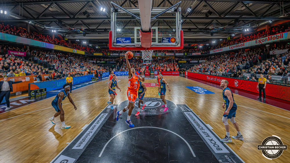 1. Basketball Bundesliga, easyCredit BBL, Saison 2025/2026, Herren, Hauptrunde, 13. Spieltag, 29.12.2025, RASTA Vechta - EWE Baskets Oldenburg
Alonzo Verge (#11 - RASTA Vechta) beim Korbleger
Schlüsselwörter: 1. Bundesliga;13. Spieltag;29.12.2025;BBL;Basketball;Baskets;EWE;Hauptrunde;Liga;Oldenburg;RASTA;RASTA Dome;Saison 2025/2026;Vechta;easycredit