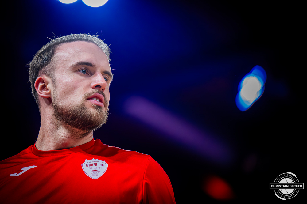 1. Basketball Bundesliga, easyCredit BBL, Saison 2025/2026, Herren, Hauptrunde, 15. Spieltag, 11.01.2026, RASTA Vechta - Fitness First W&uuml;rzburg Baskets
Lukas Herzog (#1 - Fitness First W&uuml;rzburg Baskets) vor der Partie
Schlüsselwörter: 1. Bundesliga;11.01.2026;15. Spieltag;BBL;Basketball;Baskets;First;Fitness;Hauptrunde;Liga;RASTA;RASTA Dome;Saison 2025/2026;Vechta;W&uuml;rzburg;easycredit