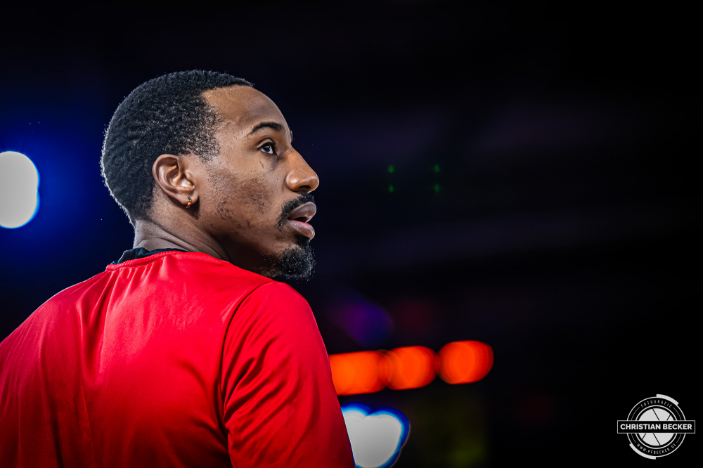 1. Basketball Bundesliga, easyCredit BBL, Saison 2025/2026, Herren, Hauptrunde, 15. Spieltag, 11.01.2026, RASTA Vechta - Fitness First W&uuml;rzburg Baskets
Johnathan Stove (#22 - Fitness First W&uuml;rzburg Baskets) vor der Partie
Schlüsselwörter: 1. Bundesliga;11.01.2026;15. Spieltag;BBL;Basketball;Baskets;First;Fitness;Hauptrunde;Liga;RASTA;RASTA Dome;Saison 2025/2026;Vechta;W&uuml;rzburg;easycredit