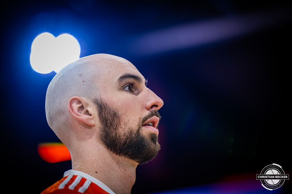 1. Basketball Bundesliga, easyCredit BBL, Saison 2025/2026, Herren, Hauptrunde, 15. Spieltag, 11.01.2026, RASTA Vechta - Fitness First W&uuml;rzburg Baskets
Tommy Kuhse (#12 - RASTA Vechta) vor der Partie
Schlüsselwörter: 1. Bundesliga;11.01.2026;15. Spieltag;BBL;Basketball;Baskets;First;Fitness;Hauptrunde;Liga;RASTA;RASTA Dome;Saison 2025/2026;Vechta;W&uuml;rzburg;easycredit