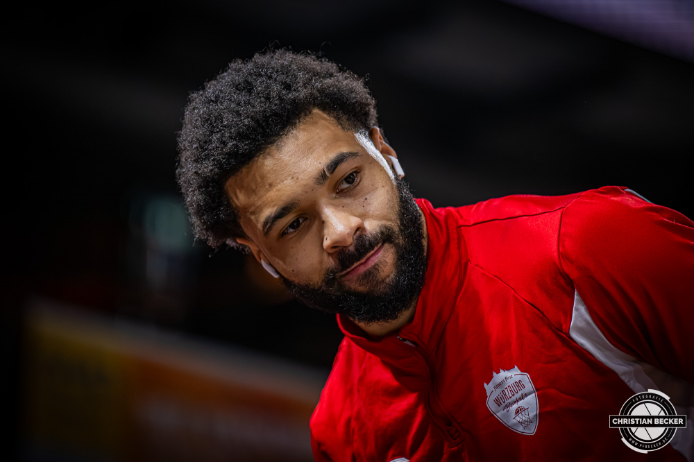 1. Basketball Bundesliga, easyCredit BBL, Saison 2025/2026, Herren, Hauptrunde, 15. Spieltag, 11.01.2026, RASTA Vechta - Fitness First W&uuml;rzburg Baskets
David Muenkat (#55 - Fitness First W&uuml;rzburg Baskets) vor der Partie
Schlüsselwörter: 1. Bundesliga;11.01.2026;15. Spieltag;BBL;Basketball;Baskets;First;Fitness;Hauptrunde;Liga;RASTA;RASTA Dome;Saison 2025/2026;Vechta;W&uuml;rzburg;easycredit