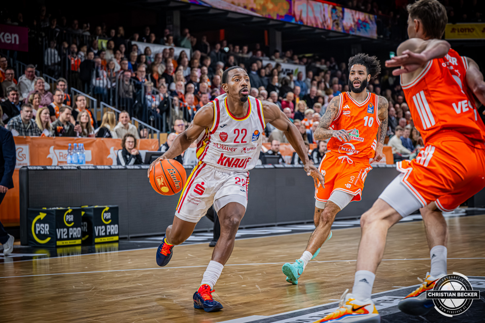 1. Basketball Bundesliga, easyCredit BBL, Saison 2025/2026, Herren, Hauptrunde, 15. Spieltag, 11.01.2026, RASTA Vechta - Fitness First W&uuml;rzburg Baskets
Johnathan Stove (#22 - Fitness First W&uuml;rzburg Baskets) in Aktion
Schlüsselwörter: 1. Bundesliga;11.01.2026;15. Spieltag;BBL;Basketball;Baskets;First;Fitness;Hauptrunde;Liga;RASTA;RASTA Dome;Saison 2025/2026;Vechta;W&uuml;rzburg;easycredit