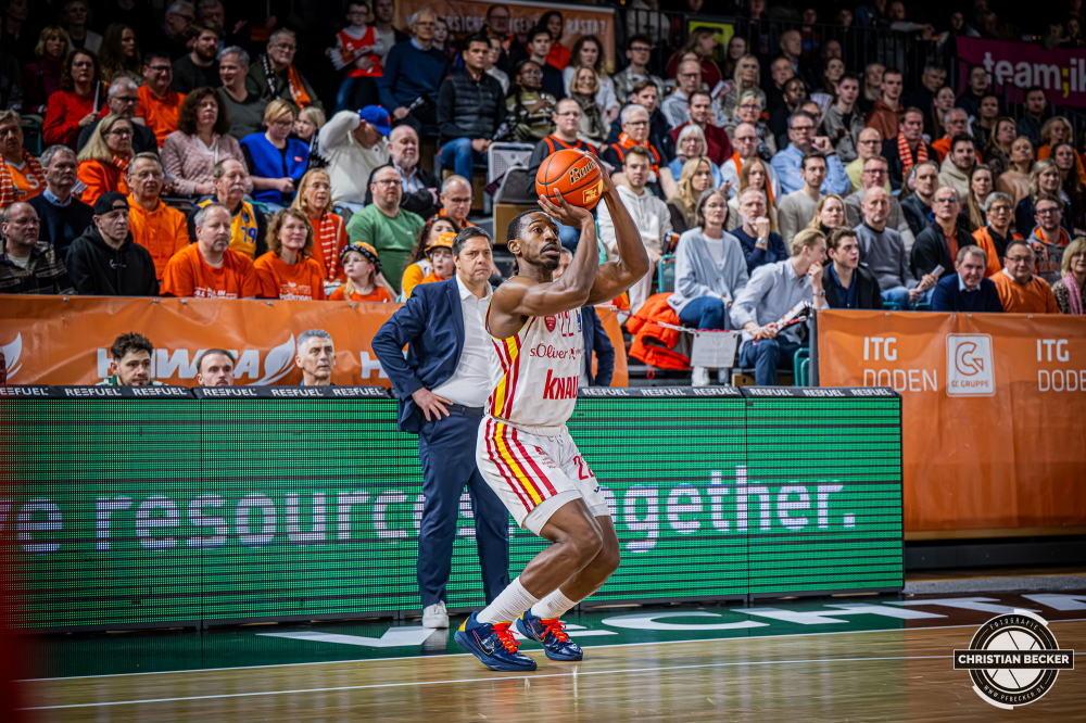 1. Basketball Bundesliga, easyCredit BBL, Saison 2025/2026, Herren, Hauptrunde, 15. Spieltag, 11.01.2026, RASTA Vechta - Fitness First W&uuml;rzburg Baskets
Johnathan Stove (#22 - Fitness First W&uuml;rzburg Baskets) beim Jumpshot
Schlüsselwörter: 1. Bundesliga;11.01.2026;15. Spieltag;BBL;Basketball;Baskets;First;Fitness;Hauptrunde;Liga;RASTA;RASTA Dome;Saison 2025/2026;Vechta;W&uuml;rzburg;easycredit