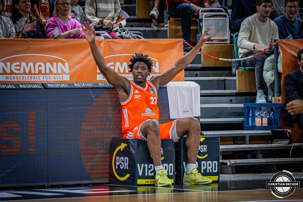 1. Basketball Bundesliga, easyCredit BBL, Saison 2025/2026, Herren, Hauptrunde, 15. Spieltag, 11.01.2026, RASTA Vechta - Fitness First W&uuml;rzburg Baskets
Malcolm Dandridge (#23 - RASTA Vechta) w&auml;hrend der Partie
Schlüsselwörter: 1. Bundesliga;11.01.2026;15. Spieltag;BBL;Basketball;Baskets;First;Fitness;Hauptrunde;Liga;RASTA;RASTA Dome;Saison 2025/2026;Vechta;W&uuml;rzburg;easycredit