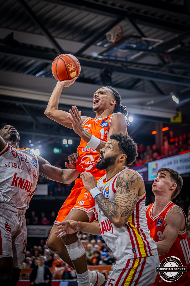 1. Basketball Bundesliga, easyCredit BBL, Saison 2025/2026, Herren, Hauptrunde, 15. Spieltag, 11.01.2026, RASTA Vechta - Fitness First W&uuml;rzburg Baskets
Alonzo Verge (#11 - RASTA Vechta) beim Korbleger
Schlüsselwörter: 1. Bundesliga;11.01.2026;15. Spieltag;BBL;Basketball;Baskets;First;Fitness;Hauptrunde;Liga;RASTA;RASTA Dome;Saison 2025/2026;Vechta;W&uuml;rzburg;easycredit