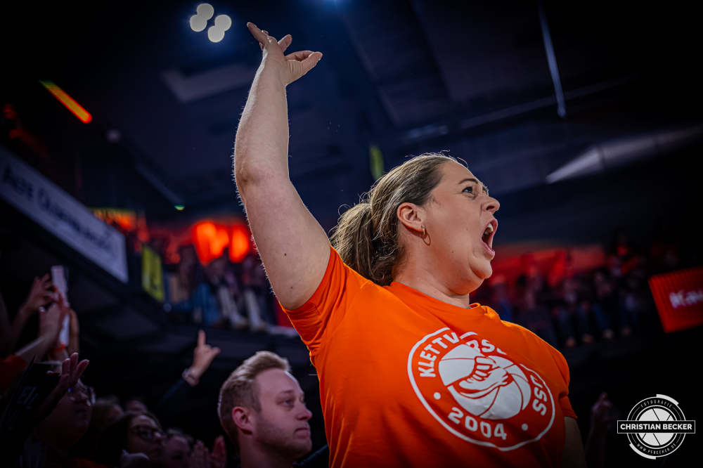 1. Basketball Bundesliga, easyCredit BBL, Saison 2025/2026, Herren, Hauptrunde, 15. Spieltag, 11.01.2026, RASTA Vechta - Fitness First W&uuml;rzburg Baskets
Ein Fan von RASTA Vechta zeigt Emotionen w&auml;hrend der Partie
Schlüsselwörter: 1. Bundesliga;11.01.2026;15. Spieltag;BBL;Basketball;Baskets;First;Fitness;Hauptrunde;Liga;RASTA;RASTA Dome;Saison 2025/2026;Vechta;W&uuml;rzburg;easycredit