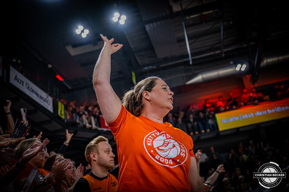 1. Basketball Bundesliga, easyCredit BBL, Saison 2025/2026, Herren, Hauptrunde, 15. Spieltag, 11.01.2026, RASTA Vechta - Fitness First W&uuml;rzburg Baskets
Ein Fan von RASTA Vechta zeigt Emotionen w&auml;hrend der Partie
Schlüsselwörter: 1. Bundesliga;11.01.2026;15. Spieltag;BBL;Basketball;Baskets;First;Fitness;Hauptrunde;Liga;RASTA;RASTA Dome;Saison 2025/2026;Vechta;W&uuml;rzburg;easycredit