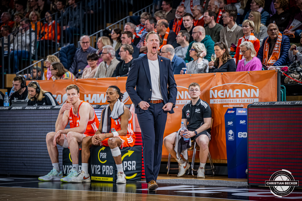 1. Basketball Bundesliga, easyCredit BBL, Saison 2025/2026, Herren, Hauptrunde, 15. Spieltag, 11.01.2026, RASTA Vechta - Fitness First W&uuml;rzburg Baskets
Christian Held (Head-Coach - RASTA Vechta) w&auml;hrend der Partie
Schlüsselwörter: 1. Bundesliga;11.01.2026;15. Spieltag;BBL;Basketball;Baskets;First;Fitness;Hauptrunde;Liga;RASTA;RASTA Dome;Saison 2025/2026;Vechta;W&uuml;rzburg;easycredit
