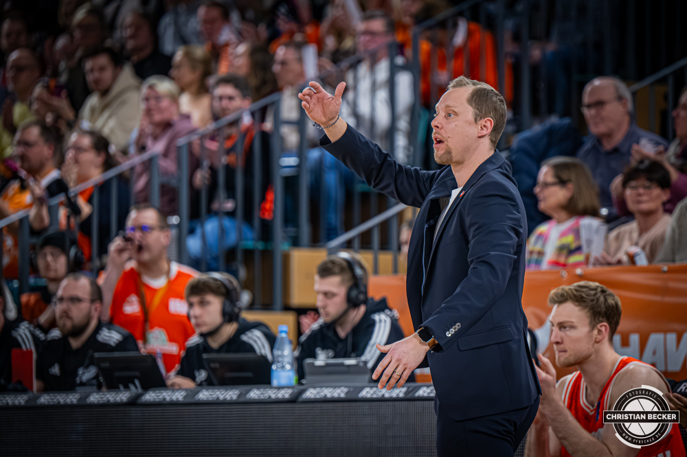 1. Basketball Bundesliga, easyCredit BBL, Saison 2025/2026, Herren, Hauptrunde, 15. Spieltag, 11.01.2026, RASTA Vechta - Fitness First W&uuml;rzburg Baskets
Christian Held (Head-Coach - RASTA Vechta) w&auml;hrend der Partie
Schlüsselwörter: 1. Bundesliga;11.01.2026;15. Spieltag;BBL;Basketball;Baskets;First;Fitness;Hauptrunde;Liga;RASTA;RASTA Dome;Saison 2025/2026;Vechta;W&uuml;rzburg;easycredit