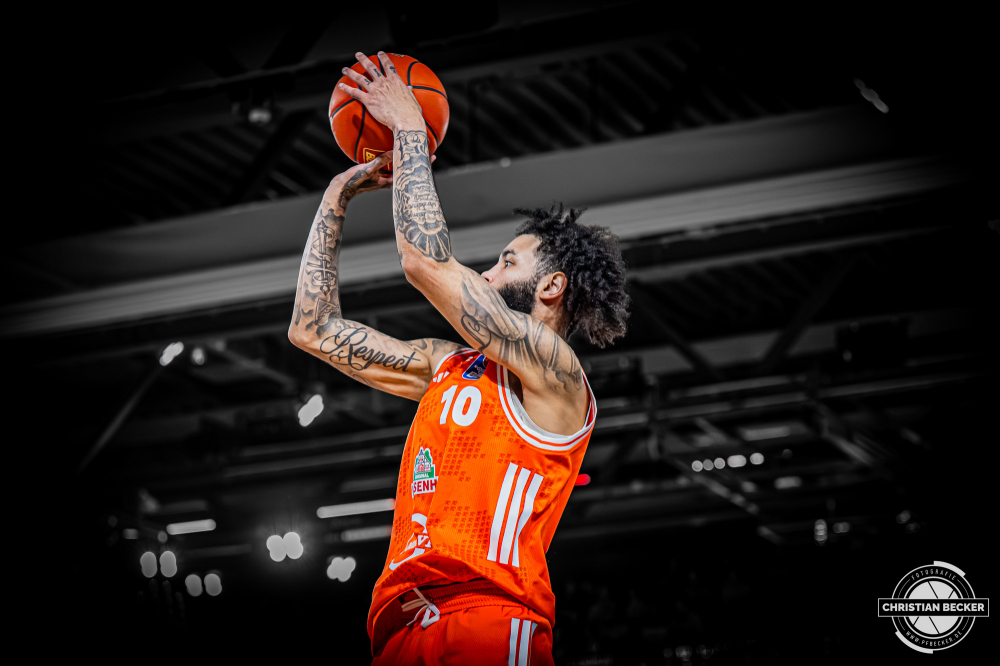 1. Basketball Bundesliga, easyCredit BBL, Saison 2025/2026, Herren, Hauptrunde, 15. Spieltag, 11.01.2026, RASTA Vechta - Fitness First W&uuml;rzburg Baskets
Tevin Brown (#10 - RASTA Vechta) beim Jumpshot
Schlüsselwörter: 1. Bundesliga;11.01.2026;15. Spieltag;BBL;Basketball;Baskets;First;Fitness;Hauptrunde;Liga;RASTA;RASTA Dome;Saison 2025/2026;Vechta;W&uuml;rzburg;easycredit