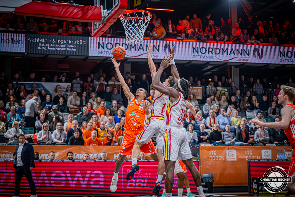 1. Basketball Bundesliga, easyCredit BBL, Saison 2025/2026, Herren, Hauptrunde, 15. Spieltag, 11.01.2026, RASTA Vechta - Fitness First W&uuml;rzburg Baskets
Alonzo Verge (#11 - RASTA Vechta) beim Korbleger
Schlüsselwörter: 1. Bundesliga;11.01.2026;15. Spieltag;BBL;Basketball;Baskets;First;Fitness;Hauptrunde;Liga;RASTA;RASTA Dome;Saison 2025/2026;Vechta;W&uuml;rzburg;easycredit