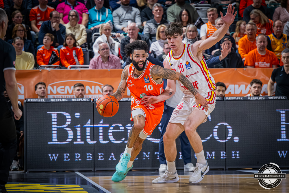 1. Basketball Bundesliga, easyCredit BBL, Saison 2025/2026, Herren, Hauptrunde, 15. Spieltag, 11.01.2026, RASTA Vechta - Fitness First W&uuml;rzburg Baskets
Tevin Brown (#10 - RASTA Vechta) in Aktion
Schlüsselwörter: 1. Bundesliga;11.01.2026;15. Spieltag;BBL;Basketball;Baskets;First;Fitness;Hauptrunde;Liga;RASTA;RASTA Dome;Saison 2025/2026;Vechta;W&uuml;rzburg;easycredit