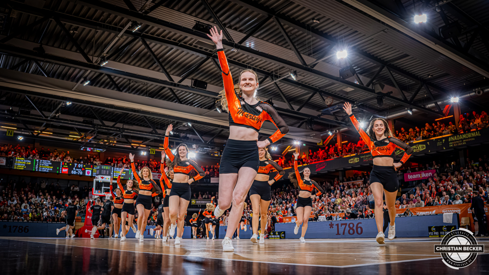 1. Basketball Bundesliga, easyCredit BBL, Saison 2025/2026, Herren, Hauptrunde, 15. Spieltag, 11.01.2026, RASTA Vechta - Fitness First W&uuml;rzburg Baskets
Marleys (Cheerleader - RASTA Vechta) w&auml;hrend der Partie
Schlüsselwörter: 1. Bundesliga;11.01.2026;15. Spieltag;BBL;Basketball;Baskets;First;Fitness;Hauptrunde;Liga;RASTA;RASTA Dome;Saison 2025/2026;Vechta;W&uuml;rzburg;easycredit