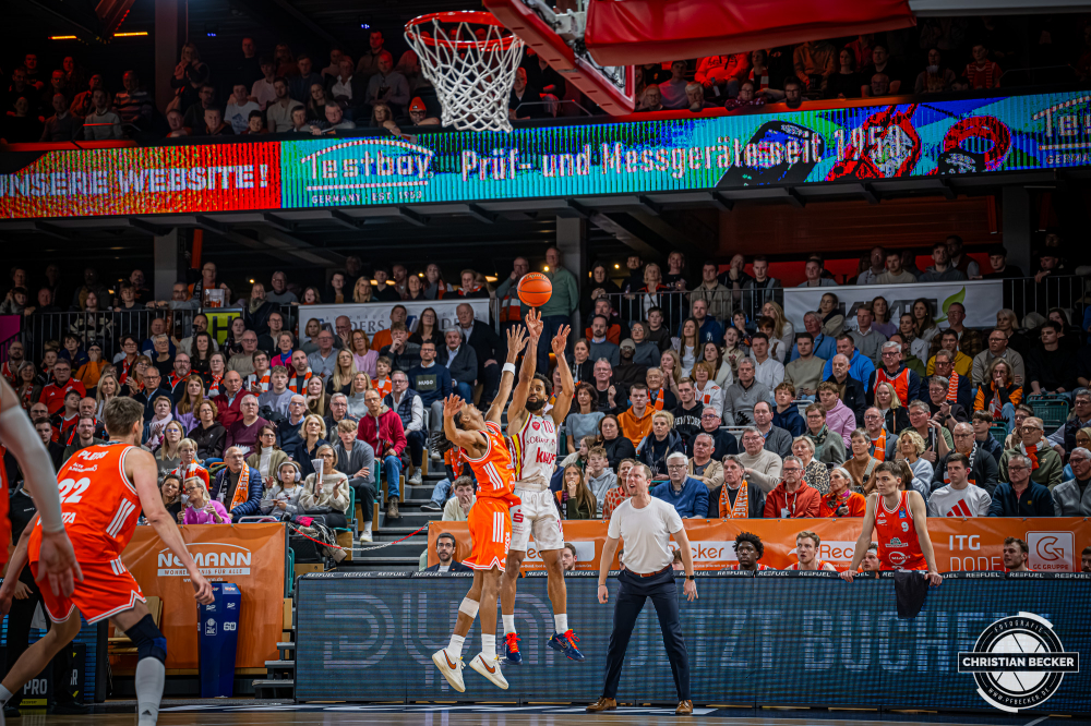 1. Basketball Bundesliga, easyCredit BBL, Saison 2025/2026, Herren, Hauptrunde, 15. Spieltag, 11.01.2026, RASTA Vechta - Fitness First W&uuml;rzburg Baskets
Davion Mintz (#10 - Fitness First W&uuml;rzburg Baskets) beim Jumpshot
Schlüsselwörter: 1. Bundesliga;11.01.2026;15. Spieltag;BBL;Basketball;Baskets;First;Fitness;Hauptrunde;Liga;RASTA;RASTA Dome;Saison 2025/2026;Vechta;W&uuml;rzburg;easycredit