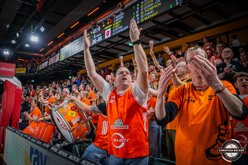 1. Basketball Bundesliga, easyCredit BBL, Saison 2025/2026, Herren, Hauptrunde, 15. Spieltag, 11.01.2026, RASTA Vechta - Fitness First W&uuml;rzburg Baskets
Klettverschluss (Fanclub - RASTA Vechta) w&auml;hrend der Partie
Schlüsselwörter: 1. Bundesliga;11.01.2026;15. Spieltag;BBL;Basketball;Baskets;First;Fitness;Hauptrunde;Liga;RASTA;RASTA Dome;Saison 2025/2026;Vechta;W&uuml;rzburg;easycredit