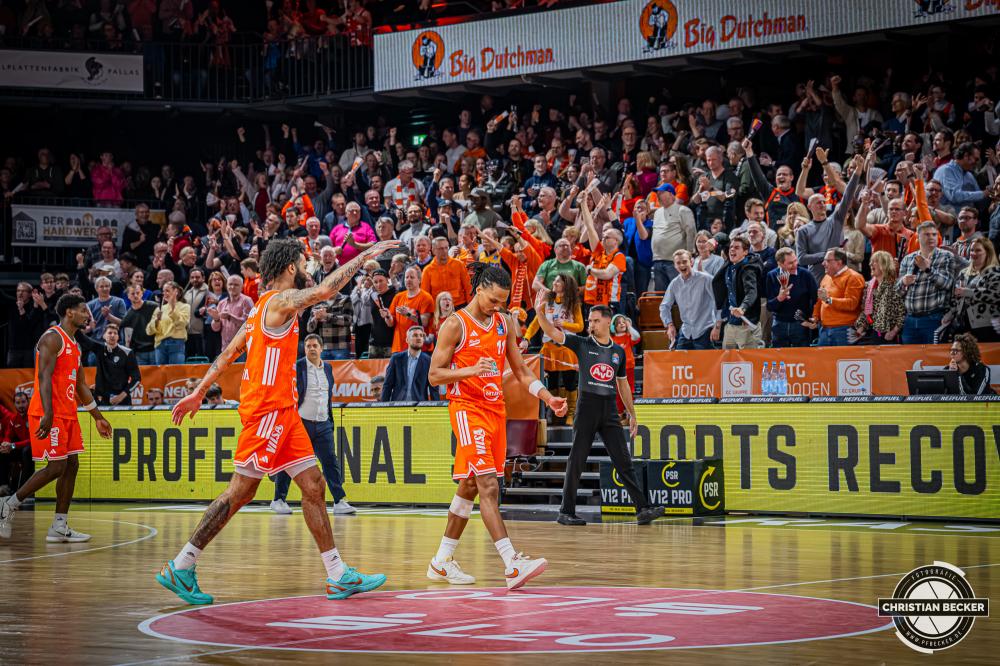 1. Basketball Bundesliga, easyCredit BBL, Saison 2025/2026, Herren, Hauptrunde, 15. Spieltag, 11.01.2026, RASTA Vechta - Fitness First W&uuml;rzburg Baskets
Alonzo Verge (#11 - RASTA Vechta) und Tevin Brown (#10 - RASTA Vechta) w&auml;hrend der Partie
Schlüsselwörter: 1. Bundesliga;11.01.2026;15. Spieltag;BBL;Basketball;Baskets;First;Fitness;Hauptrunde;Liga;RASTA;RASTA Dome;Saison 2025/2026;Vechta;W&uuml;rzburg;easycredit