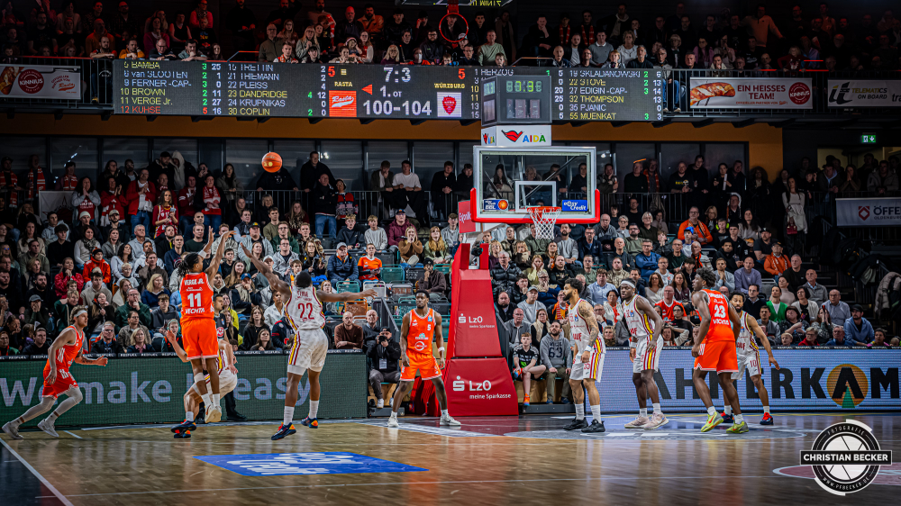 1. Basketball Bundesliga, easyCredit BBL, Saison 2025/2026, Herren, Hauptrunde, 15. Spieltag, 11.01.2026, RASTA Vechta - Fitness First W&uuml;rzburg Baskets
Alonzo Verge (#11 - RASTA Vechta) beim Jumpshot
Schlüsselwörter: 1. Bundesliga;11.01.2026;15. Spieltag;BBL;Basketball;Baskets;First;Fitness;Hauptrunde;Liga;RASTA;RASTA Dome;Saison 2025/2026;Vechta;W&uuml;rzburg;easycredit