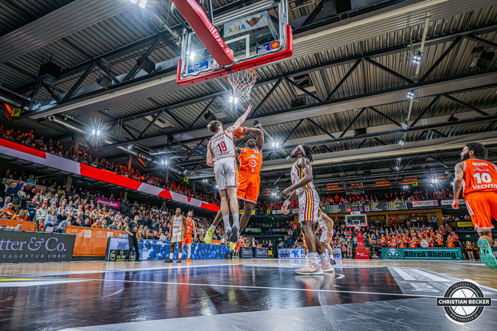 1. Basketball Bundesliga, easyCredit BBL, Saison 2025/2026, Herren, Hauptrunde, 15. Spieltag, 11.01.2026, RASTA Vechta - Fitness First W&uuml;rzburg Baskets
Malcolm Dandridge (#23 - RASTA Vechta) beim Korbleger
Schlüsselwörter: 1. Bundesliga;11.01.2026;15. Spieltag;BBL;Basketball;Baskets;First;Fitness;Hauptrunde;Liga;RASTA;RASTA Dome;Saison 2025/2026;Vechta;W&uuml;rzburg;easycredit