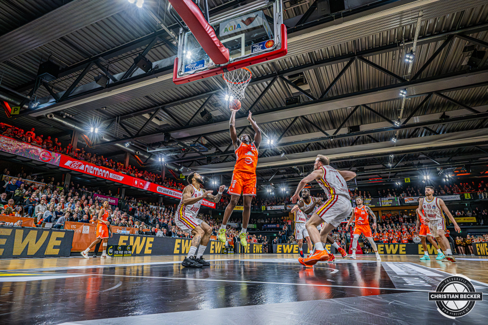 1. Basketball Bundesliga, easyCredit BBL, Saison 2025/2026, Herren, Hauptrunde, 15. Spieltag, 11.01.2026, RASTA Vechta - Fitness First W&uuml;rzburg Baskets
Malcolm Dandridge (#23 - RASTA Vechta) beim Korbleger
Schlüsselwörter: 1. Bundesliga;11.01.2026;15. Spieltag;BBL;Basketball;Baskets;First;Fitness;Hauptrunde;Liga;RASTA;RASTA Dome;Saison 2025/2026;Vechta;W&uuml;rzburg;easycredit