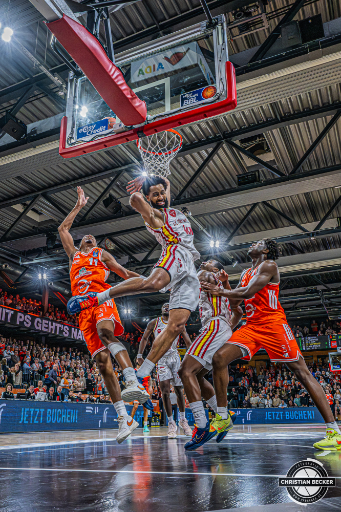 1. Basketball Bundesliga, easyCredit BBL, Saison 2025/2026, Herren, Hauptrunde, 15. Spieltag, 11.01.2026, RASTA Vechta - Fitness First W&uuml;rzburg Baskets
Alonzo Verge (#11 - RASTA Vechta) beim Korbleger
Schlüsselwörter: 1. Bundesliga;11.01.2026;15. Spieltag;BBL;Basketball;Baskets;First;Fitness;Hauptrunde;Liga;RASTA;RASTA Dome;Saison 2025/2026;Vechta;W&uuml;rzburg;easycredit