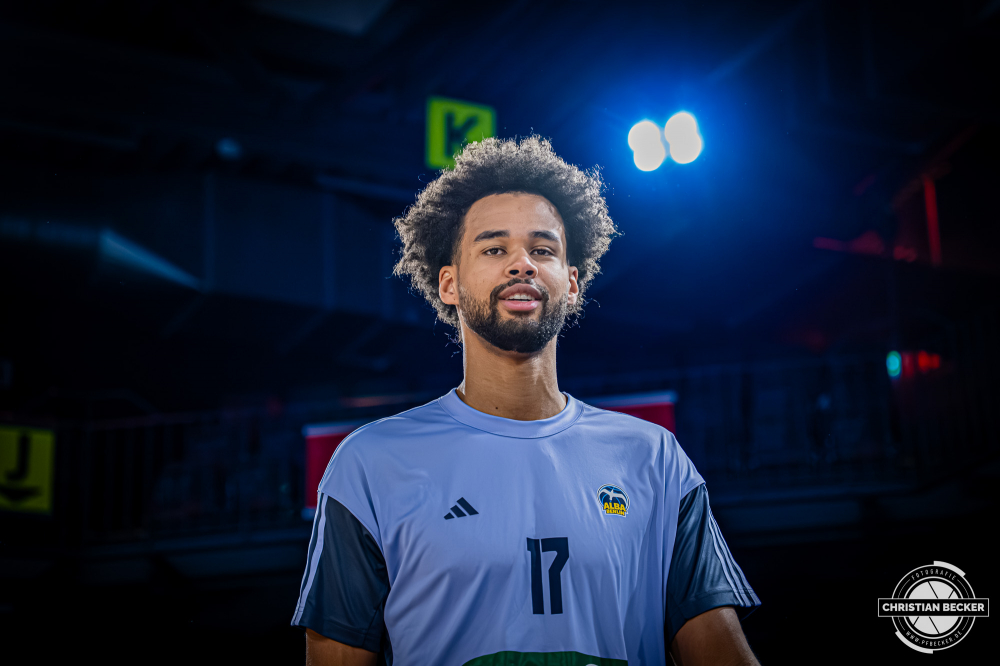 1. Basketball Bundesliga, easyCredit BBL, Saison 2025/2026, Herren, Hauptrunde, 16. Spieltag, 17.01.2026, RASTA Vechta - ALBA Berlin
Norris Agbakoko (#17 - ALBA BERLIN) vor der Partie
Schlüsselwörter: 1. Bundesliga;16. Spieltag;17.01.2026;ALBA;BBL;Basketball;Berlin;Hauptrunde;Liga;RASTA;RASTA Dome;Saison 2025/2026;Vechta;easycredit