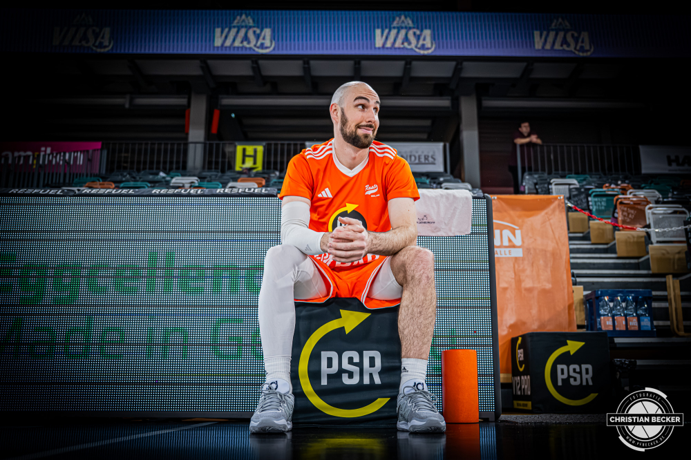 1. Basketball Bundesliga, easyCredit BBL, Saison 2025/2026, Herren, Hauptrunde, 16. Spieltag, 17.01.2026, RASTA Vechta - ALBA Berlin
Tommy Kuhse (#12 - RASTA Vechta) vor der Partie
Schlüsselwörter: 1. Bundesliga;16. Spieltag;17.01.2026;ALBA;BBL;Basketball;Berlin;Hauptrunde;Liga;RASTA;RASTA Dome;Saison 2025/2026;Vechta;easycredit