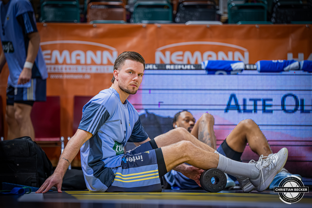 1. Basketball Bundesliga, easyCredit BBL, Saison 2025/2026, Herren, Hauptrunde, 16. Spieltag, 17.01.2026, RASTA Vechta - ALBA Berlin
Martin Hermannsson (#15 - ALBA BERLIN) vor der Partie
Schlüsselwörter: 1. Bundesliga;16. Spieltag;17.01.2026;ALBA;BBL;Basketball;Berlin;Hauptrunde;Liga;RASTA;RASTA Dome;Saison 2025/2026;Vechta;easycredit