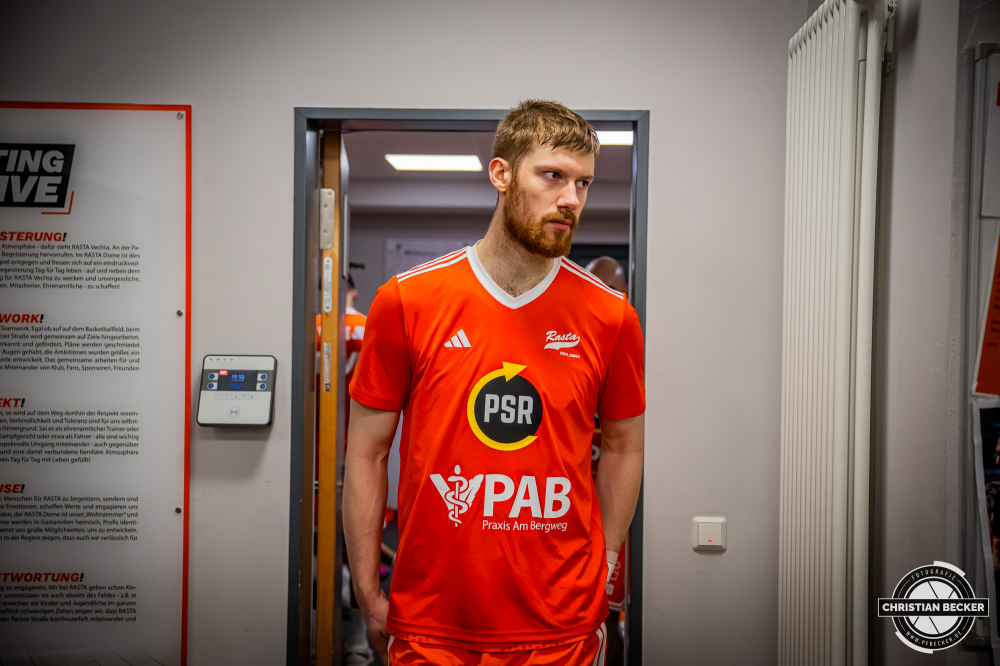 1. Basketball Bundesliga, easyCredit BBL, Saison 2025/2026, Herren, Hauptrunde, 16. Spieltag, 17.01.2026, RASTA Vechta - ALBA Berlin
Luc van Slooten (#6 - RASTA Vechta) vor der Partie
Schlüsselwörter: 1. Bundesliga;16. Spieltag;17.01.2026;ALBA;BBL;Basketball;Berlin;Hauptrunde;Liga;RASTA;RASTA Dome;Saison 2025/2026;Vechta;easycredit