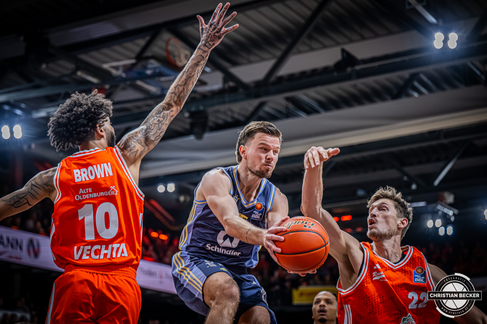 1. Basketball Bundesliga, easyCredit BBL, Saison 2025/2026, Herren, Hauptrunde, 16. Spieltag, 17.01.2026, RASTA Vechta - ALBA Berlin
Martin Hermannsson (#15 - ALBA BERLIN) in Aktion
Schlüsselwörter: 1. Bundesliga;16. Spieltag;17.01.2026;ALBA;BBL;Basketball;Berlin;Hauptrunde;Liga;RASTA;RASTA Dome;Saison 2025/2026;Vechta;easycredit