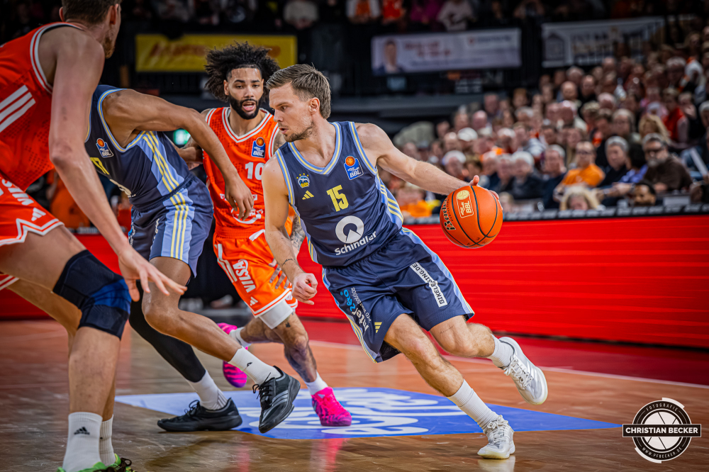 1. Basketball Bundesliga, easyCredit BBL, Saison 2025/2026, Herren, Hauptrunde, 16. Spieltag, 17.01.2026, RASTA Vechta - ALBA Berlin
Martin Hermannsson (#15 - ALBA BERLIN) in Aktion
Schlüsselwörter: 1. Bundesliga;16. Spieltag;17.01.2026;ALBA;BBL;Basketball;Berlin;Hauptrunde;Liga;RASTA;RASTA Dome;Saison 2025/2026;Vechta;easycredit