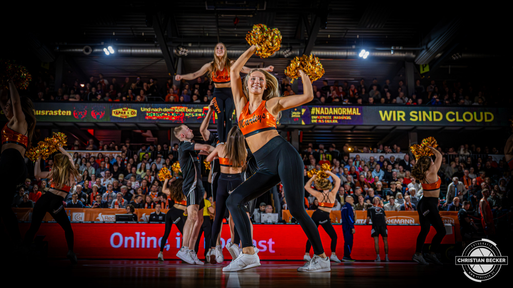 1. Basketball Bundesliga, easyCredit BBL, Saison 2025/2026, Herren, Hauptrunde, 16. Spieltag, 17.01.2026, RASTA Vechta - ALBA Berlin
Marleys (Cheerleader - RASTA Vechta) w&auml;hrend der Partie
Schlüsselwörter: 1. Bundesliga;16. Spieltag;17.01.2026;ALBA;BBL;Basketball;Berlin;Hauptrunde;Liga;RASTA;RASTA Dome;Saison 2025/2026;Vechta;easycredit