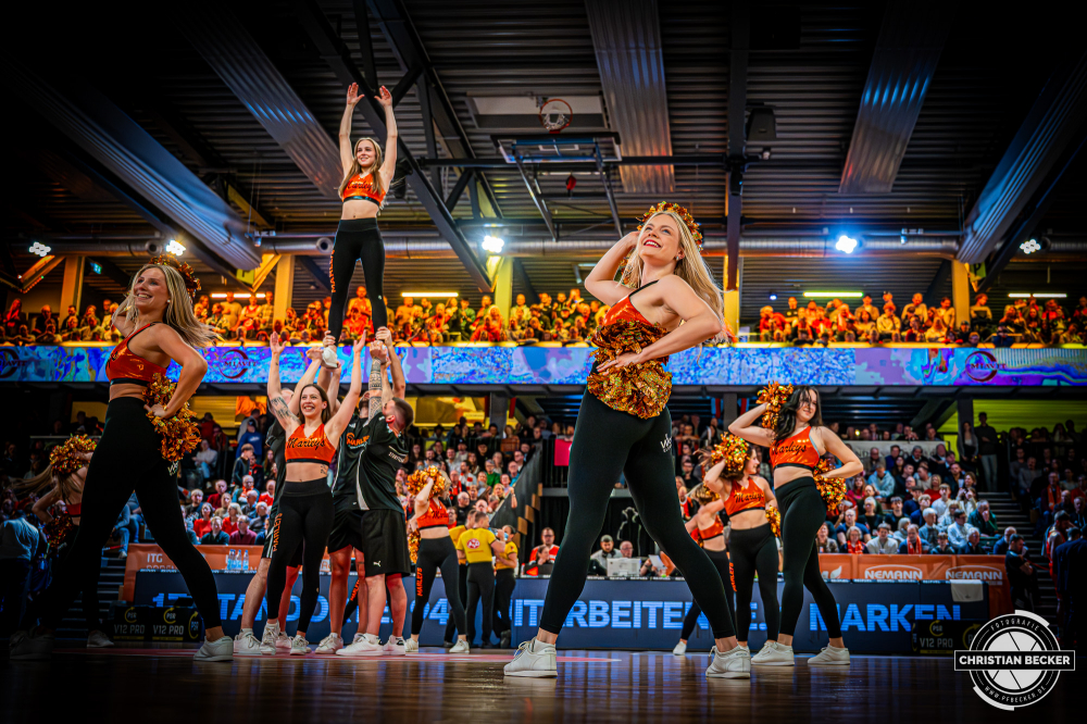 1. Basketball Bundesliga, easyCredit BBL, Saison 2025/2026, Herren, Hauptrunde, 16. Spieltag, 17.01.2026, RASTA Vechta - ALBA Berlin
Marleys (Cheerleader - RASTA Vechta) w&auml;hrend der Partie
Schlüsselwörter: 1. Bundesliga;16. Spieltag;17.01.2026;ALBA;BBL;Basketball;Berlin;Hauptrunde;Liga;RASTA;RASTA Dome;Saison 2025/2026;Vechta;easycredit