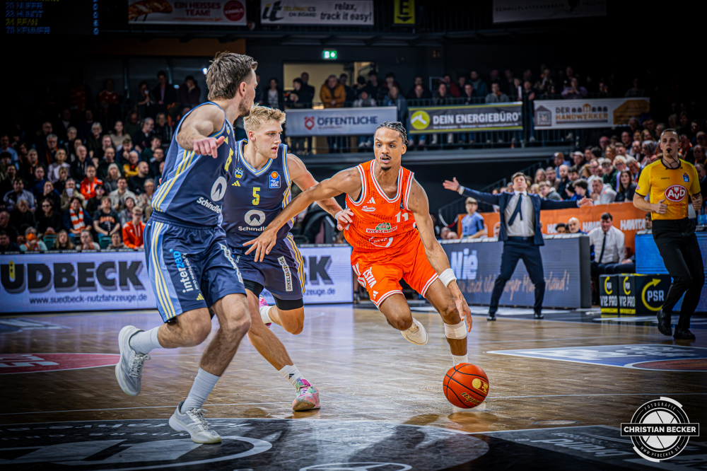 1. Basketball Bundesliga, easyCredit BBL, Saison 2025/2026, Herren, Hauptrunde, 16. Spieltag, 17.01.2026, RASTA Vechta - ALBA Berlin
Alonzo Verge (#11 - RASTA Vechta) in Aktion
Schlüsselwörter: 1. Bundesliga;16. Spieltag;17.01.2026;ALBA;BBL;Basketball;Berlin;Hauptrunde;Liga;RASTA;RASTA Dome;Saison 2025/2026;Vechta;easycredit