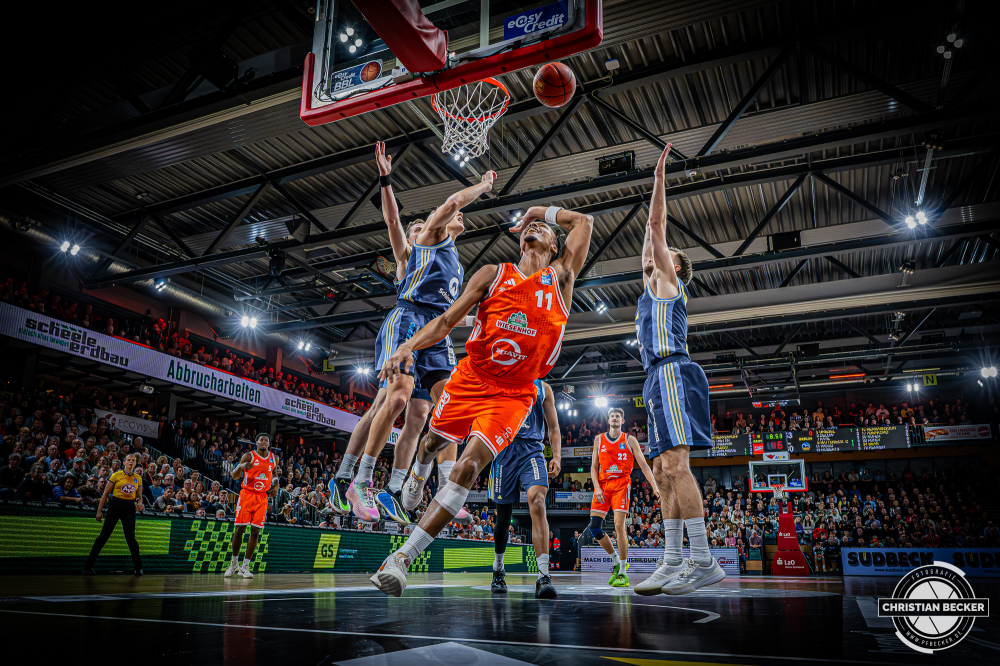 1. Basketball Bundesliga, easyCredit BBL, Saison 2025/2026, Herren, Hauptrunde, 16. Spieltag, 17.01.2026, RASTA Vechta - ALBA Berlin
Alonzo Verge (#11 - RASTA Vechta) beim Korbleger
Schlüsselwörter: 1. Bundesliga;16. Spieltag;17.01.2026;ALBA;BBL;Basketball;Berlin;Hauptrunde;Liga;RASTA;RASTA Dome;Saison 2025/2026;Vechta;easycredit