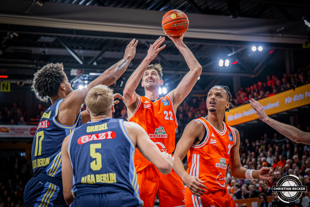 1. Basketball Bundesliga, easyCredit BBL, Saison 2025/2026, Herren, Hauptrunde, 16. Spieltag, 17.01.2026, RASTA Vechta - ALBA Berlin
Tibor Plei&szlig; (#22 - RASTA Vechta) beim Korbleger
Schlüsselwörter: 1. Bundesliga;16. Spieltag;17.01.2026;ALBA;BBL;Basketball;Berlin;Hauptrunde;Liga;RASTA;RASTA Dome;Saison 2025/2026;Vechta;easycredit