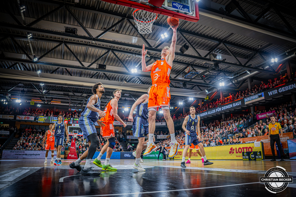 1. Basketball Bundesliga, easyCredit BBL, Saison 2025/2026, Herren, Hauptrunde, 16. Spieltag, 17.01.2026, RASTA Vechta - ALBA Berlin
Joschka Ferner (#9 - RASTA Vechta) beim Korbleger
Schlüsselwörter: 1. Bundesliga;16. Spieltag;17.01.2026;ALBA;BBL;Basketball;Berlin;Hauptrunde;Liga;RASTA;RASTA Dome;Saison 2025/2026;Vechta;easycredit