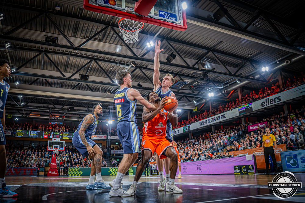 1. Basketball Bundesliga, easyCredit BBL, Saison 2025/2026, Herren, Hauptrunde, 16. Spieltag, 17.01.2026, RASTA Vechta - ALBA Berlin
TJ Bamba (#5 - RASTA Vechta) in Aktion
Schlüsselwörter: 1. Bundesliga;16. Spieltag;17.01.2026;ALBA;BBL;Basketball;Berlin;Hauptrunde;Liga;RASTA;RASTA Dome;Saison 2025/2026;Vechta;easycredit