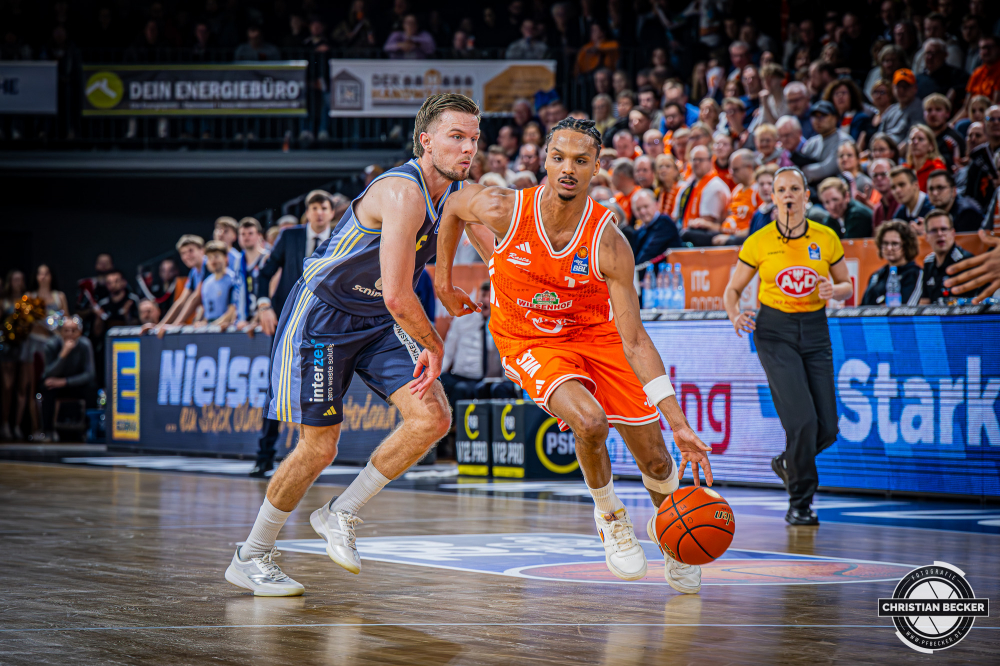 1. Basketball Bundesliga, easyCredit BBL, Saison 2025/2026, Herren, Hauptrunde, 16. Spieltag, 17.01.2026, RASTA Vechta - ALBA Berlin
Alonzo Verge (#11 - RASTA Vechta) in Aktion
Schlüsselwörter: 1. Bundesliga;16. Spieltag;17.01.2026;ALBA;BBL;Basketball;Berlin;Hauptrunde;Liga;RASTA;RASTA Dome;Saison 2025/2026;Vechta;easycredit