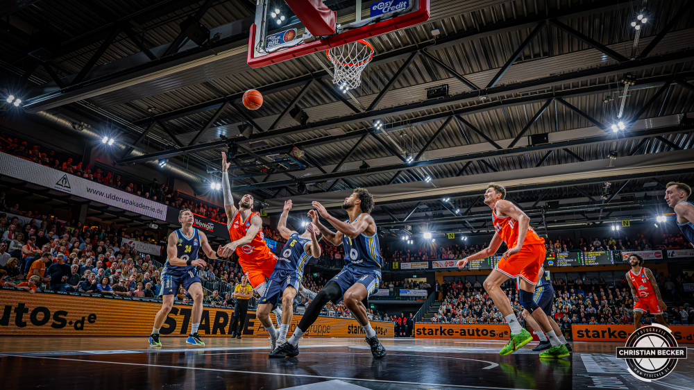 1. Basketball Bundesliga, easyCredit BBL, Saison 2025/2026, Herren, Hauptrunde, 16. Spieltag, 17.01.2026, RASTA Vechta - ALBA Berlin
Tommy Kuhse (#12 - RASTA Vechta) beim Korbleger
Schlüsselwörter: 1. Bundesliga;16. Spieltag;17.01.2026;ALBA;BBL;Basketball;Berlin;Hauptrunde;Liga;RASTA;RASTA Dome;Saison 2025/2026;Vechta;easycredit