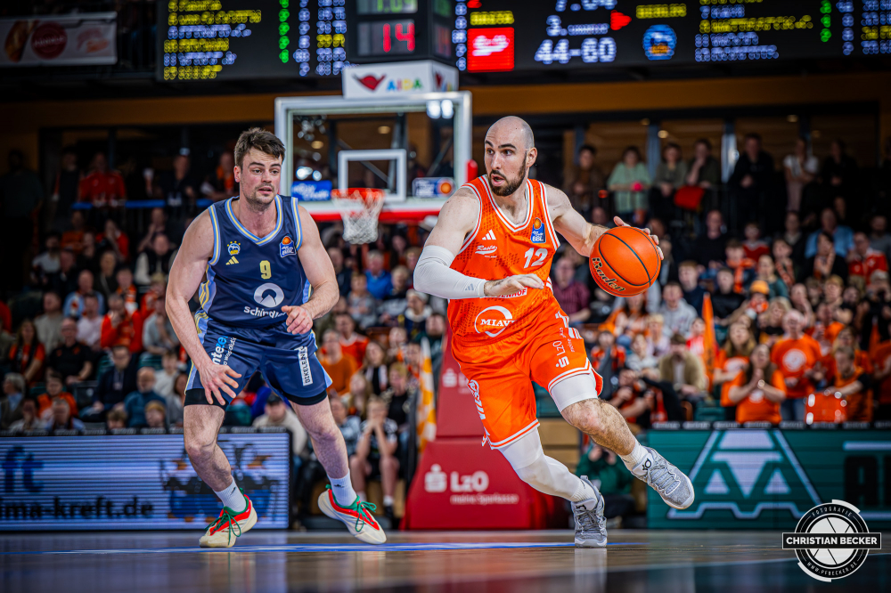 1. Basketball Bundesliga, easyCredit BBL, Saison 2025/2026, Herren, Hauptrunde, 16. Spieltag, 17.01.2026, RASTA Vechta - ALBA Berlin
Tommy Kuhse (#12 - RASTA Vechta) in Aktion
Schlüsselwörter: 1. Bundesliga;16. Spieltag;17.01.2026;ALBA;BBL;Basketball;Berlin;Hauptrunde;Liga;RASTA;RASTA Dome;Saison 2025/2026;Vechta;easycredit