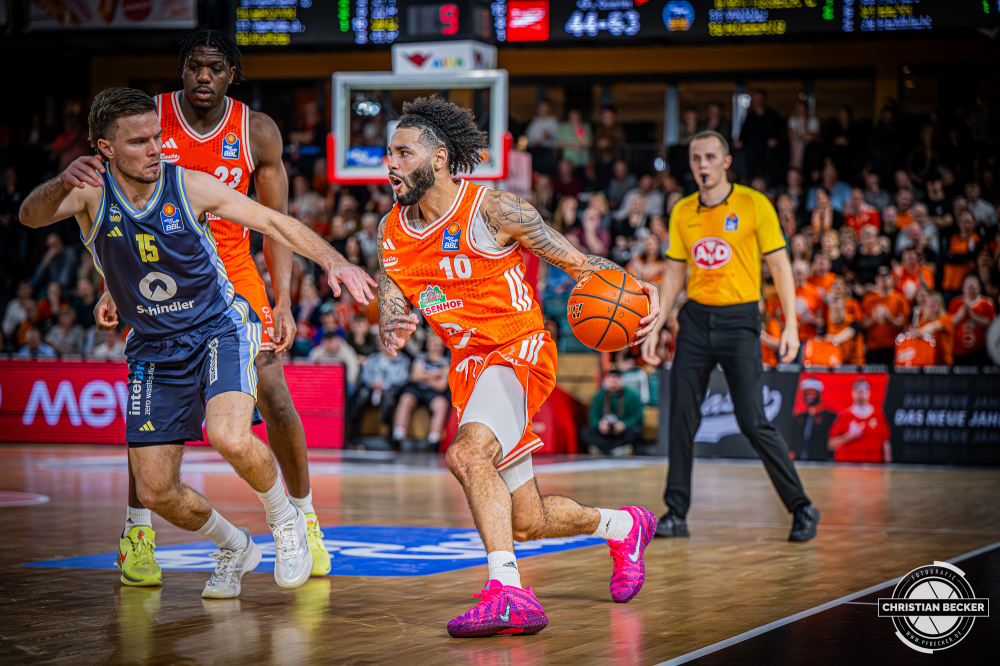 1. Basketball Bundesliga, easyCredit BBL, Saison 2025/2026, Herren, Hauptrunde, 16. Spieltag, 17.01.2026, RASTA Vechta - ALBA Berlin
Tevin Brown (#10 - RASTA Vechta) in Aktion
Schlüsselwörter: 1. Bundesliga;16. Spieltag;17.01.2026;ALBA;BBL;Basketball;Berlin;Hauptrunde;Liga;RASTA;RASTA Dome;Saison 2025/2026;Vechta;easycredit