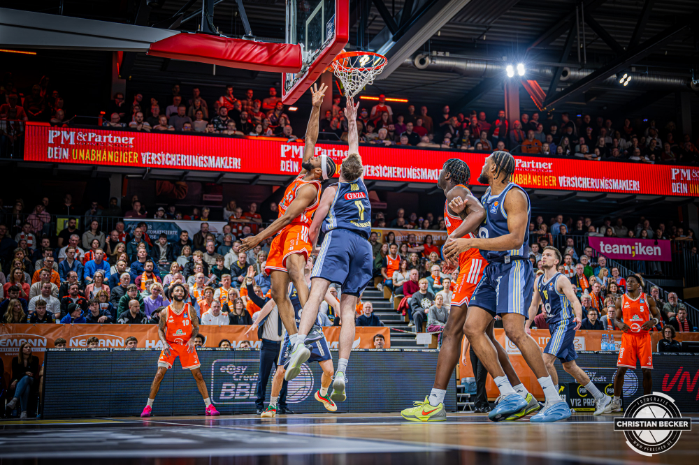 1. Basketball Bundesliga, easyCredit BBL, Saison 2025/2026, Herren, Hauptrunde, 16. Spieltag, 17.01.2026, RASTA Vechta - ALBA Berlin
Lloyd Pandi (#41 - RASTA Vechta) beim Korbleger
Schlüsselwörter: 1. Bundesliga;16. Spieltag;17.01.2026;ALBA;BBL;Basketball;Berlin;Hauptrunde;Liga;RASTA;RASTA Dome;Saison 2025/2026;Vechta;easycredit