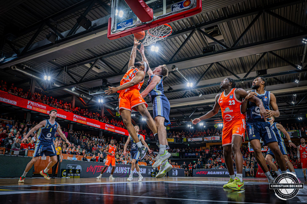 1. Basketball Bundesliga, easyCredit BBL, Saison 2025/2026, Herren, Hauptrunde, 16. Spieltag, 17.01.2026, RASTA Vechta - ALBA Berlin
Lloyd Pandi (#41 - RASTA Vechta) beim Korbleger
Schlüsselwörter: 1. Bundesliga;16. Spieltag;17.01.2026;ALBA;BBL;Basketball;Berlin;Hauptrunde;Liga;RASTA;RASTA Dome;Saison 2025/2026;Vechta;easycredit