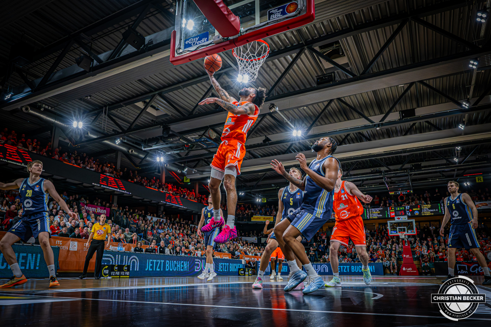 1. Basketball Bundesliga, easyCredit BBL, Saison 2025/2026, Herren, Hauptrunde, 16. Spieltag, 17.01.2026, RASTA Vechta - ALBA Berlin
Tevin Brown (#10 - RASTA Vechta) beim Korbleger
Schlüsselwörter: 1. Bundesliga;16. Spieltag;17.01.2026;ALBA;BBL;Basketball;Berlin;Hauptrunde;Liga;RASTA;RASTA Dome;Saison 2025/2026;Vechta;easycredit