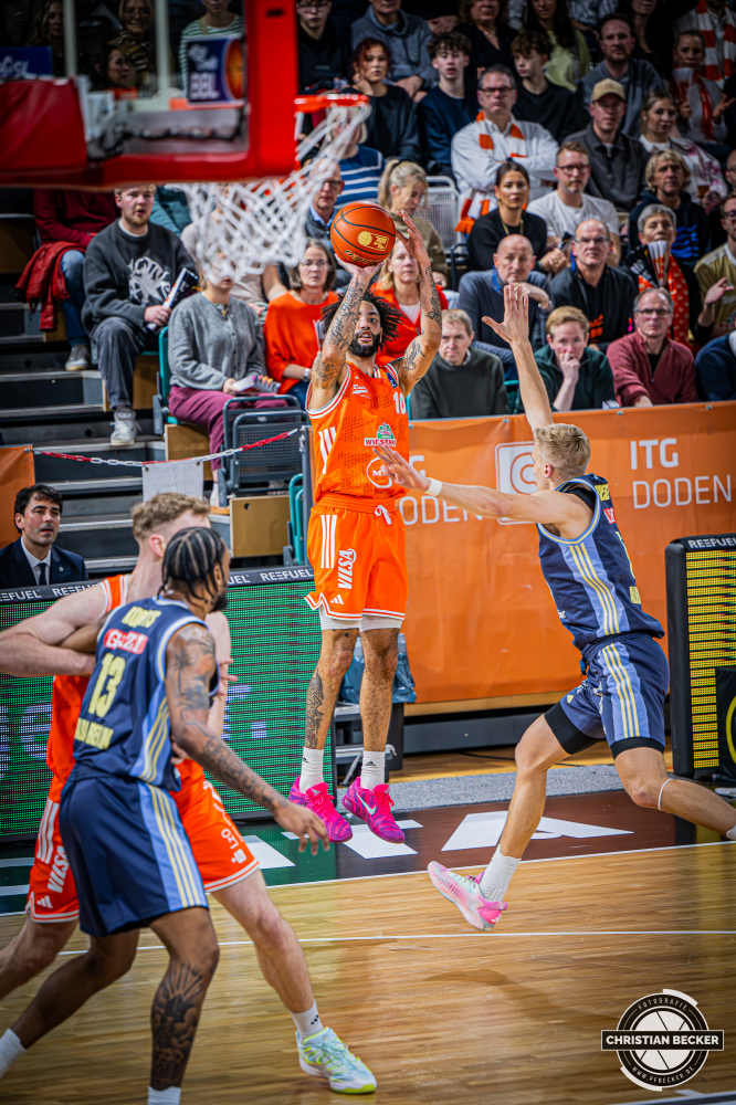 1. Basketball Bundesliga, easyCredit BBL, Saison 2025/2026, Herren, Hauptrunde, 16. Spieltag, 17.01.2026, RASTA Vechta - ALBA Berlin
Tevin Brown (#10 - RASTA Vechta) beim Jumpshot
Schlüsselwörter: 1. Bundesliga;16. Spieltag;17.01.2026;ALBA;BBL;Basketball;Berlin;Hauptrunde;Liga;RASTA;RASTA Dome;Saison 2025/2026;Vechta;easycredit