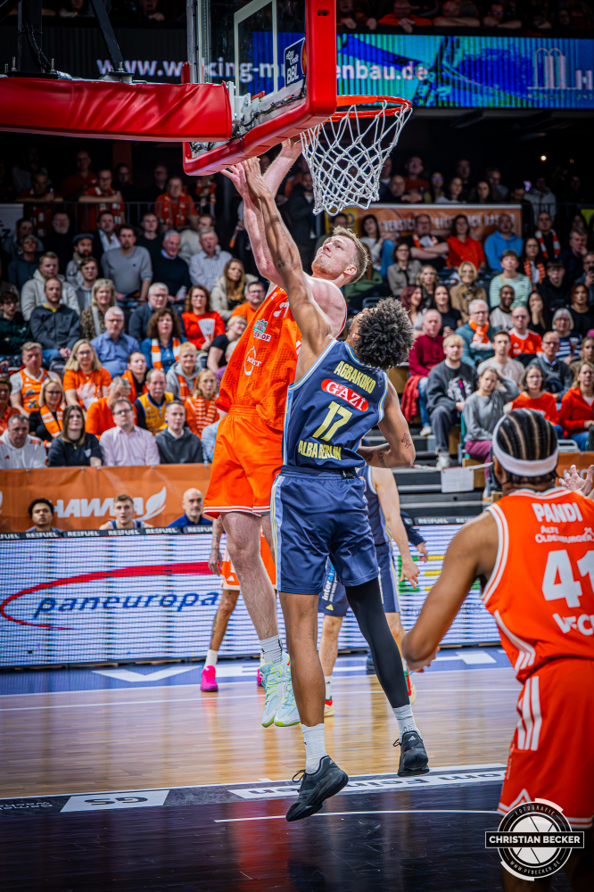 1. Basketball Bundesliga, easyCredit BBL, Saison 2025/2026, Herren, Hauptrunde, 16. Spieltag, 17.01.2026, RASTA Vechta - ALBA Berlin
Lars Thiemann (#21 - RASTA Vechta) beim Korbleger
Schlüsselwörter: 1. Bundesliga;16. Spieltag;17.01.2026;ALBA;BBL;Basketball;Berlin;Hauptrunde;Liga;RASTA;RASTA Dome;Saison 2025/2026;Vechta;easycredit