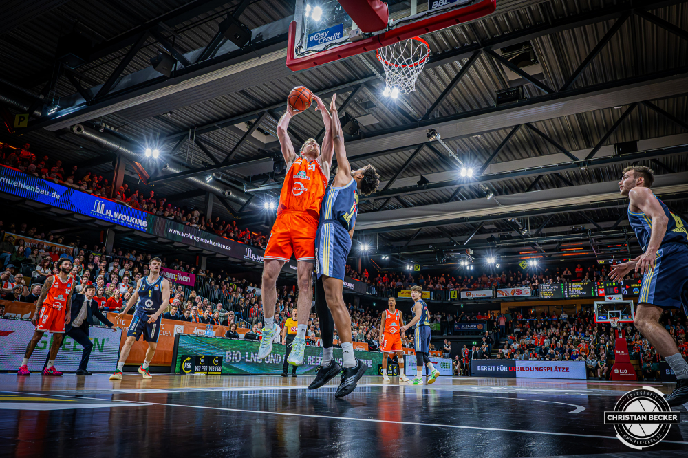 1. Basketball Bundesliga, easyCredit BBL, Saison 2025/2026, Herren, Hauptrunde, 16. Spieltag, 17.01.2026, RASTA Vechta - ALBA Berlin
Lars Thiemann (#21 - RASTA Vechta) beim Korbleger
Schlüsselwörter: 1. Bundesliga;16. Spieltag;17.01.2026;ALBA;BBL;Basketball;Berlin;Hauptrunde;Liga;RASTA;RASTA Dome;Saison 2025/2026;Vechta;easycredit