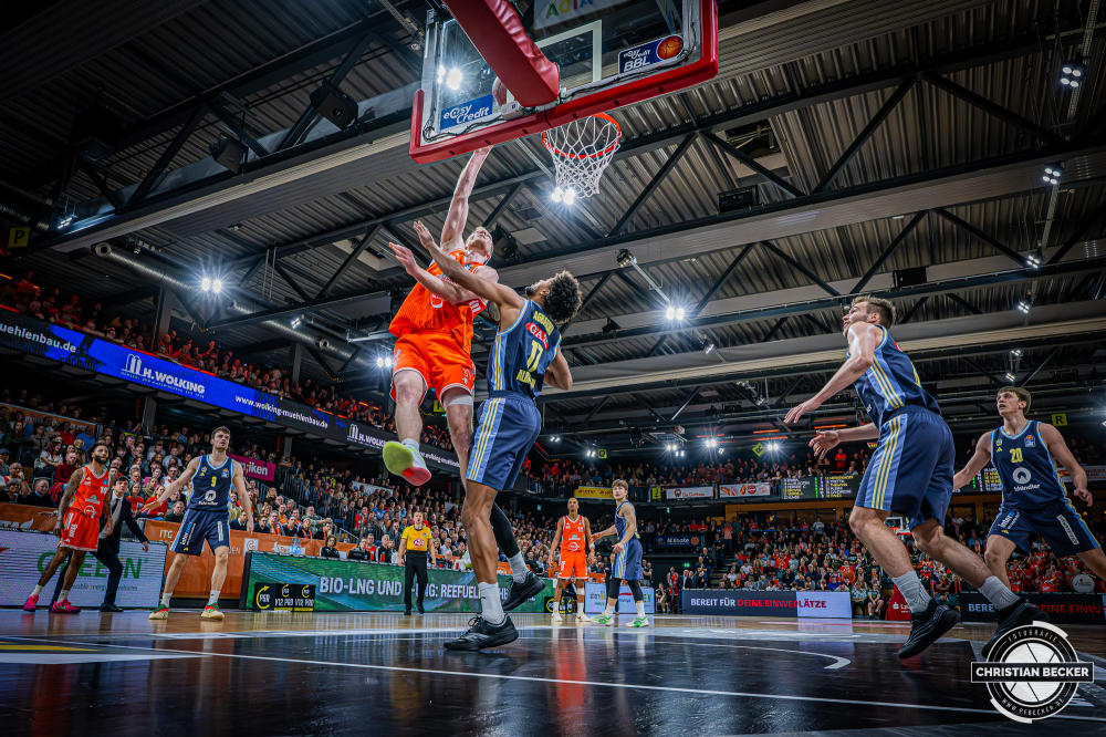 1. Basketball Bundesliga, easyCredit BBL, Saison 2025/2026, Herren, Hauptrunde, 16. Spieltag, 17.01.2026, RASTA Vechta - ALBA Berlin
Lars Thiemann (#21 - RASTA Vechta) beim Korbleger
Schlüsselwörter: 1. Bundesliga;16. Spieltag;17.01.2026;ALBA;BBL;Basketball;Berlin;Hauptrunde;Liga;RASTA;RASTA Dome;Saison 2025/2026;Vechta;easycredit